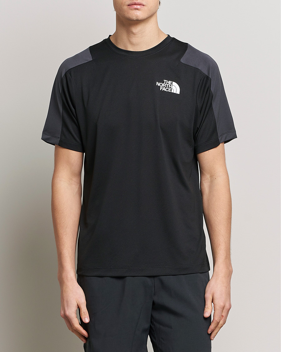 Mies | T-paidat | The North Face | Mountain Athletics T-Shirt Black/Asphalt