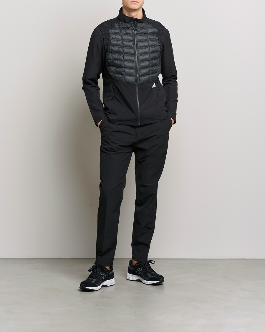Mies | Ulkoliivit | The North Face | Mountain Athletics Thermoball Vest Black/Asphalt