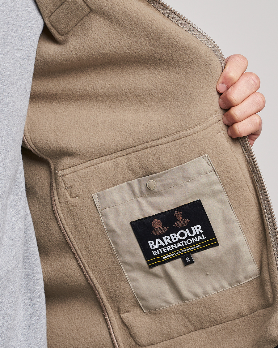 Mies | Puserot | Barbour International | Oak Fleece Gilet Concrete