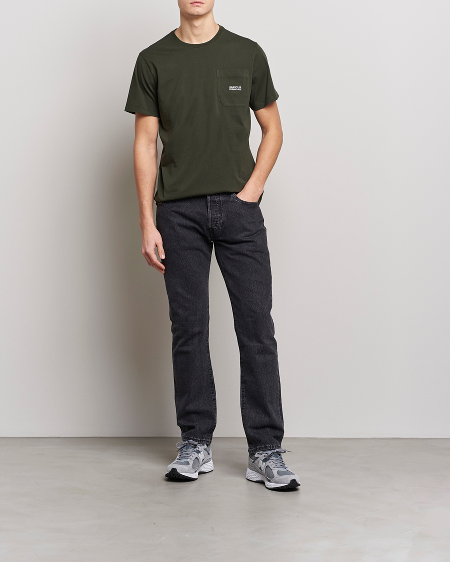 Mies | T-paidat | Barbour International | Radok Pocket Crew Neck T-Shirt Forrest Green