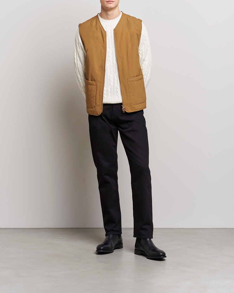 Mies | Ulkoliivit | Barbour Lifestyle | Harpen Gilet Russet