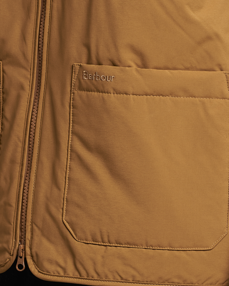 Mies | Ulkoliivit | Barbour Lifestyle | Harpen Gilet Russet