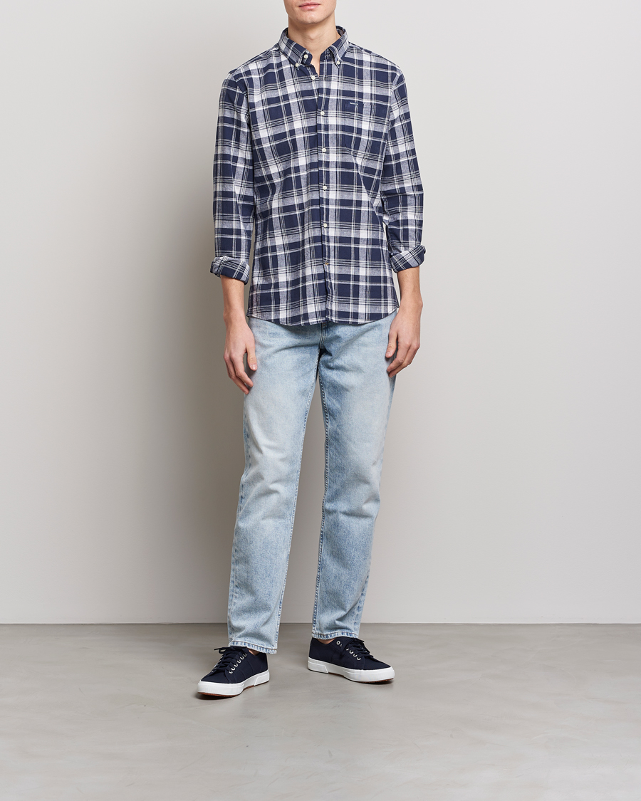 Mies | Kauluspaidat | Barbour Lifestyle | Tailored Fit Ezra Cotton/Linen Checked Shirt Navy