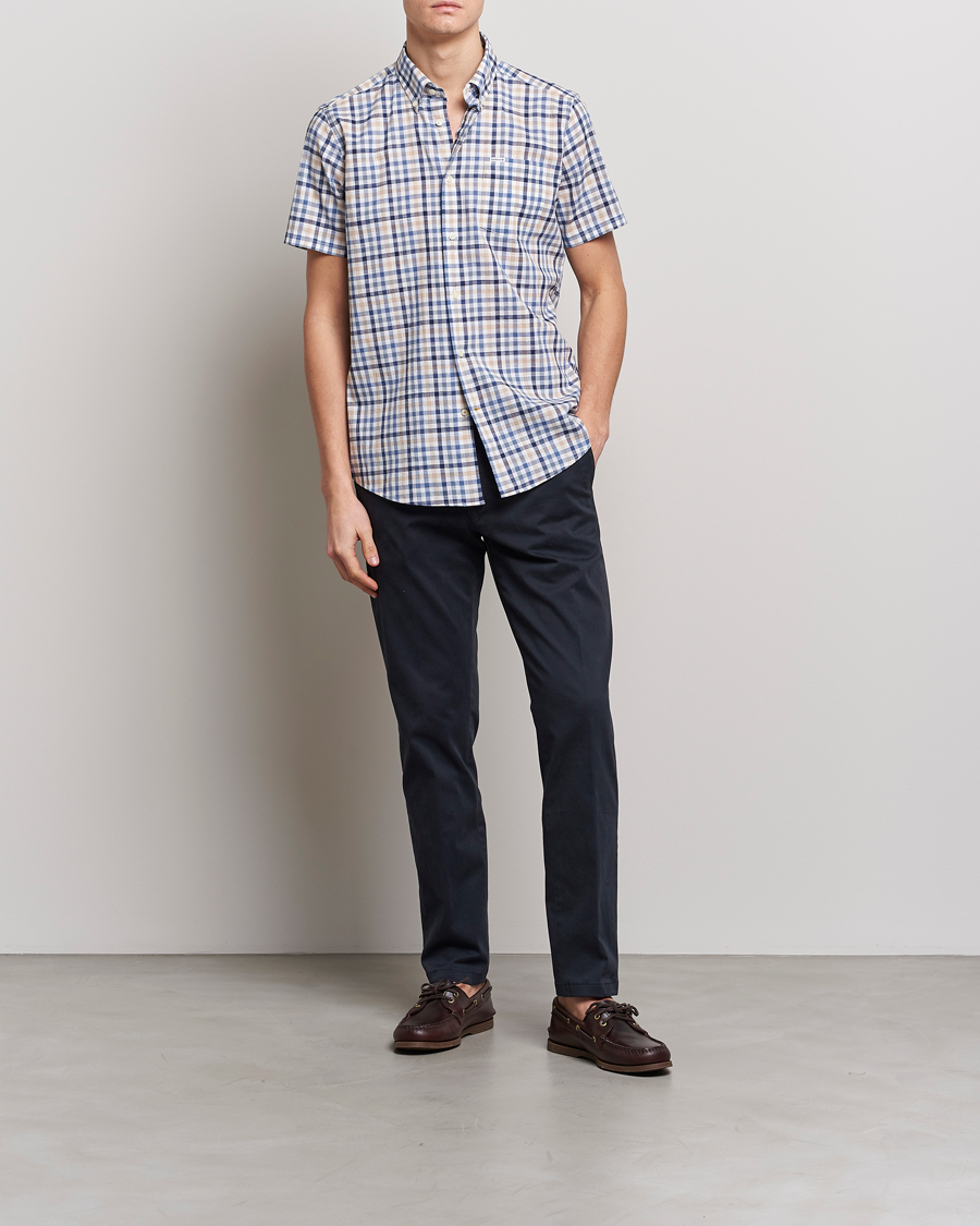 Mies | Kauluspaidat | Barbour Lifestyle | Tailored Fit Kinson Short Sleeve Checked Shirt Stone
