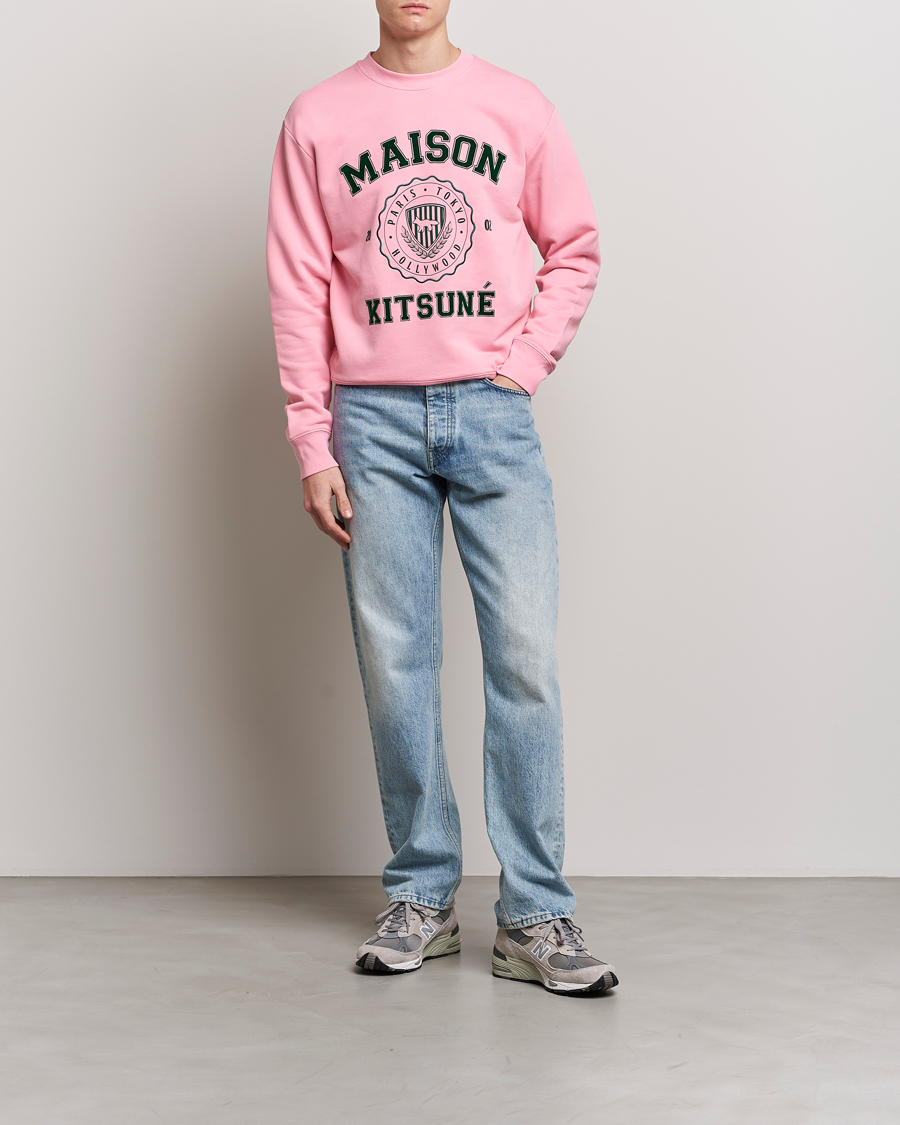 Mies | Puserot | Maison Kitsuné | Varsity Comfort Sweatshirt Strawberry