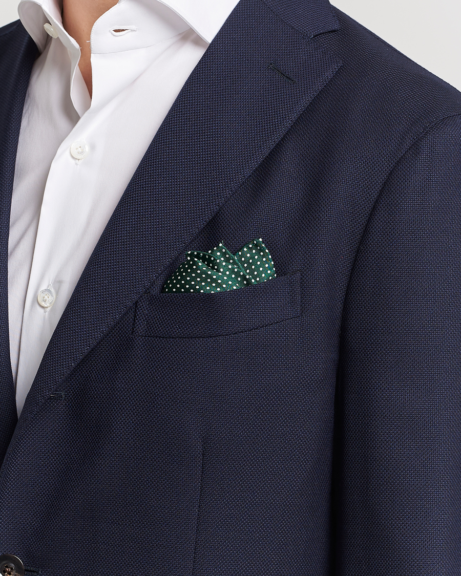 Mies | Taskuliinat | Amanda Christensen | Handkerchief Dot Silk Bottle Green