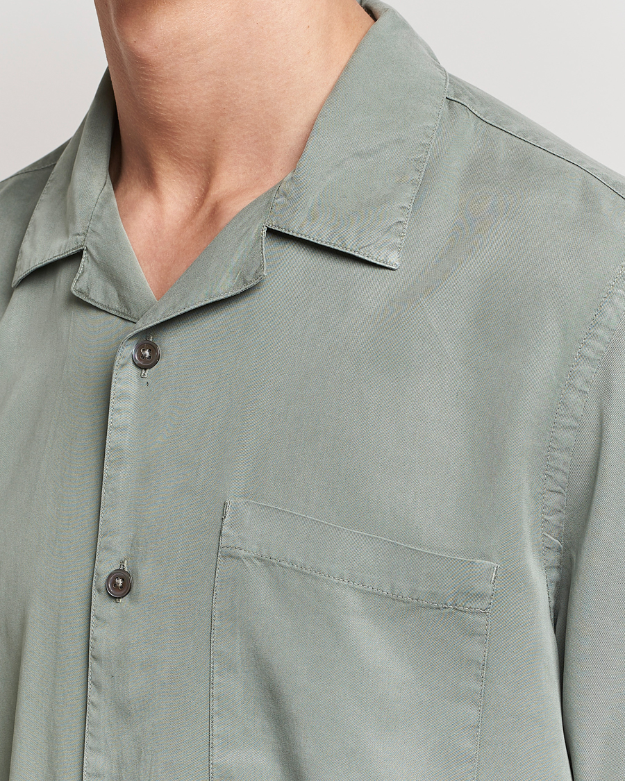 Mies | Kauluspaidat | A Day's March | Yamu Short Sleeve Tencel Shirt Dusty Green