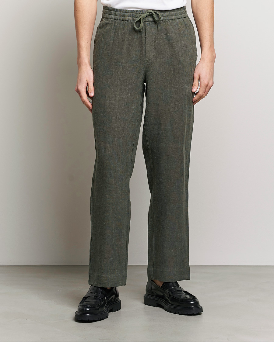 Mies | Pellavan paluu | A Day's March | Tamait Drawstring Linen Trousers Olive