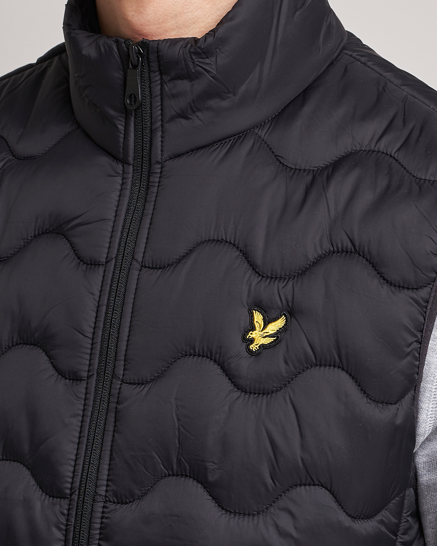 Mies | Ulkoliivit | Lyle & Scott | Crest Quilted Gilet Vest Black