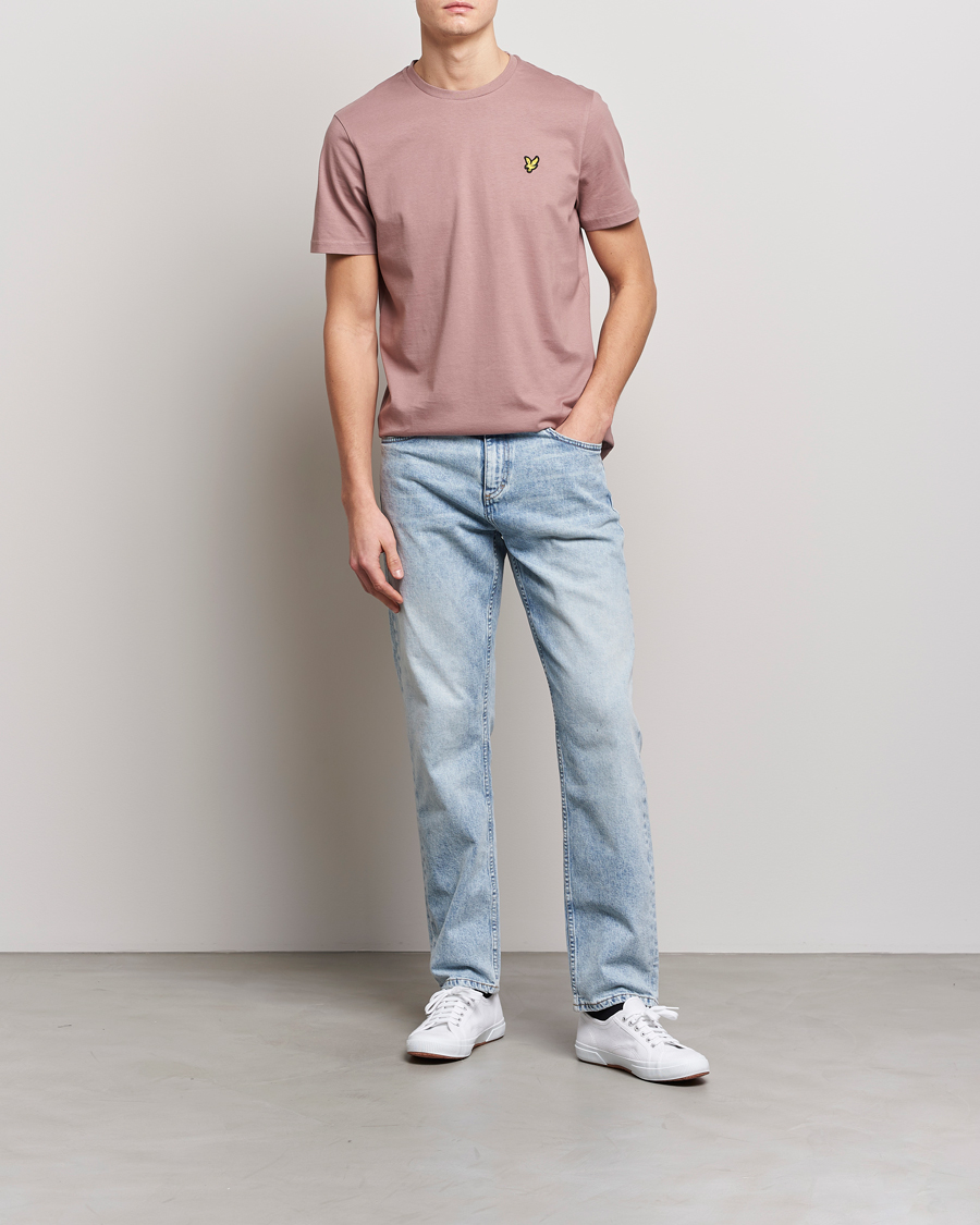 Mies | T-paidat | Lyle & Scott | Crew Neck Organic Cotton Tee Hutton Pink