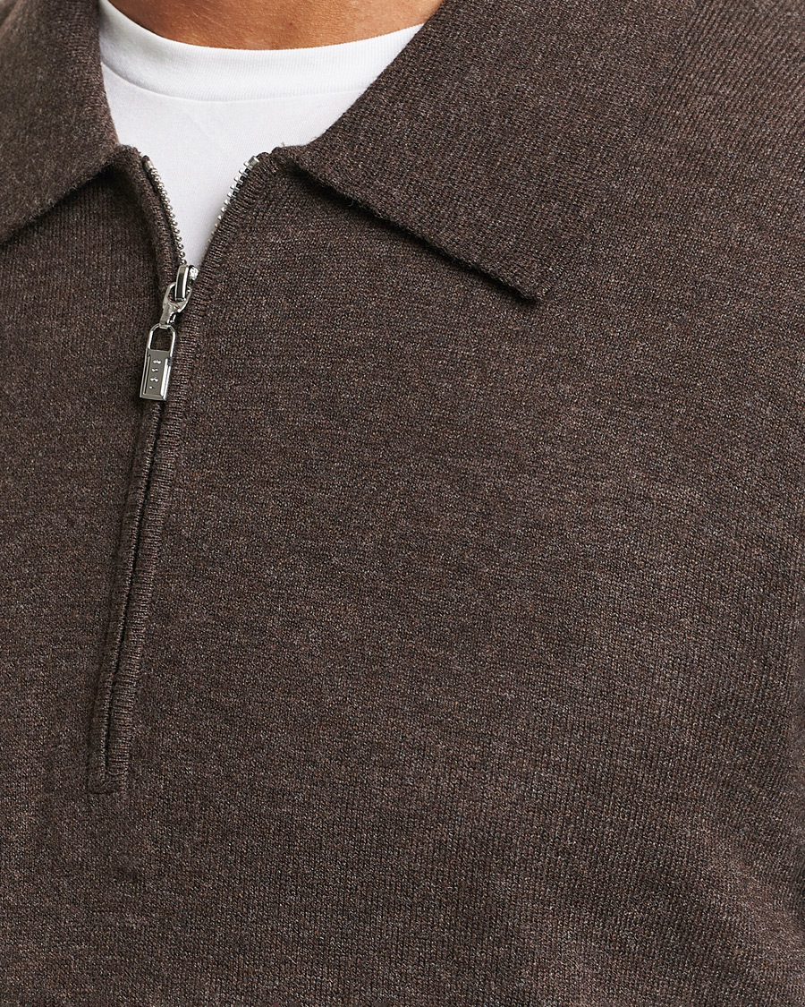 Mies | Puserot | Tiger of Sweden | Orbit Half Zip Merino Coffee