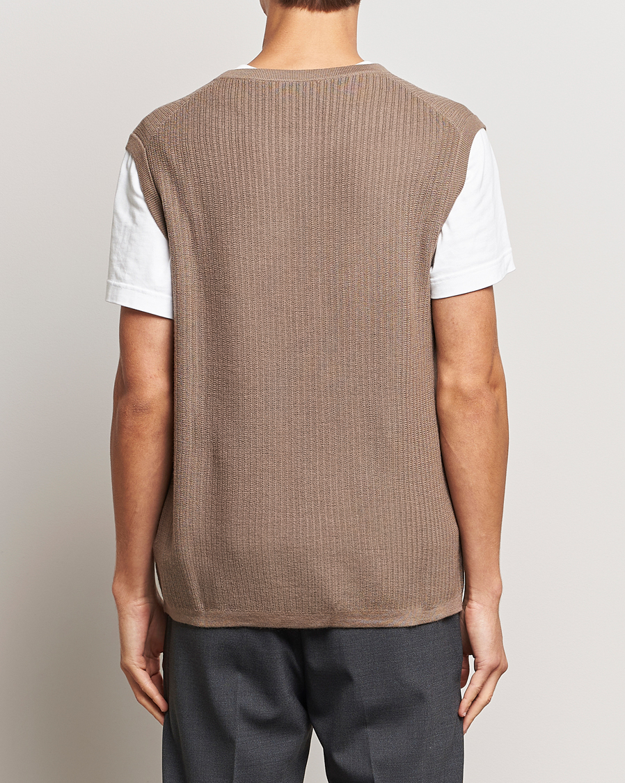 Mies | Puserot | Tiger of Sweden | Vessler Merino Vest Olive Grey
