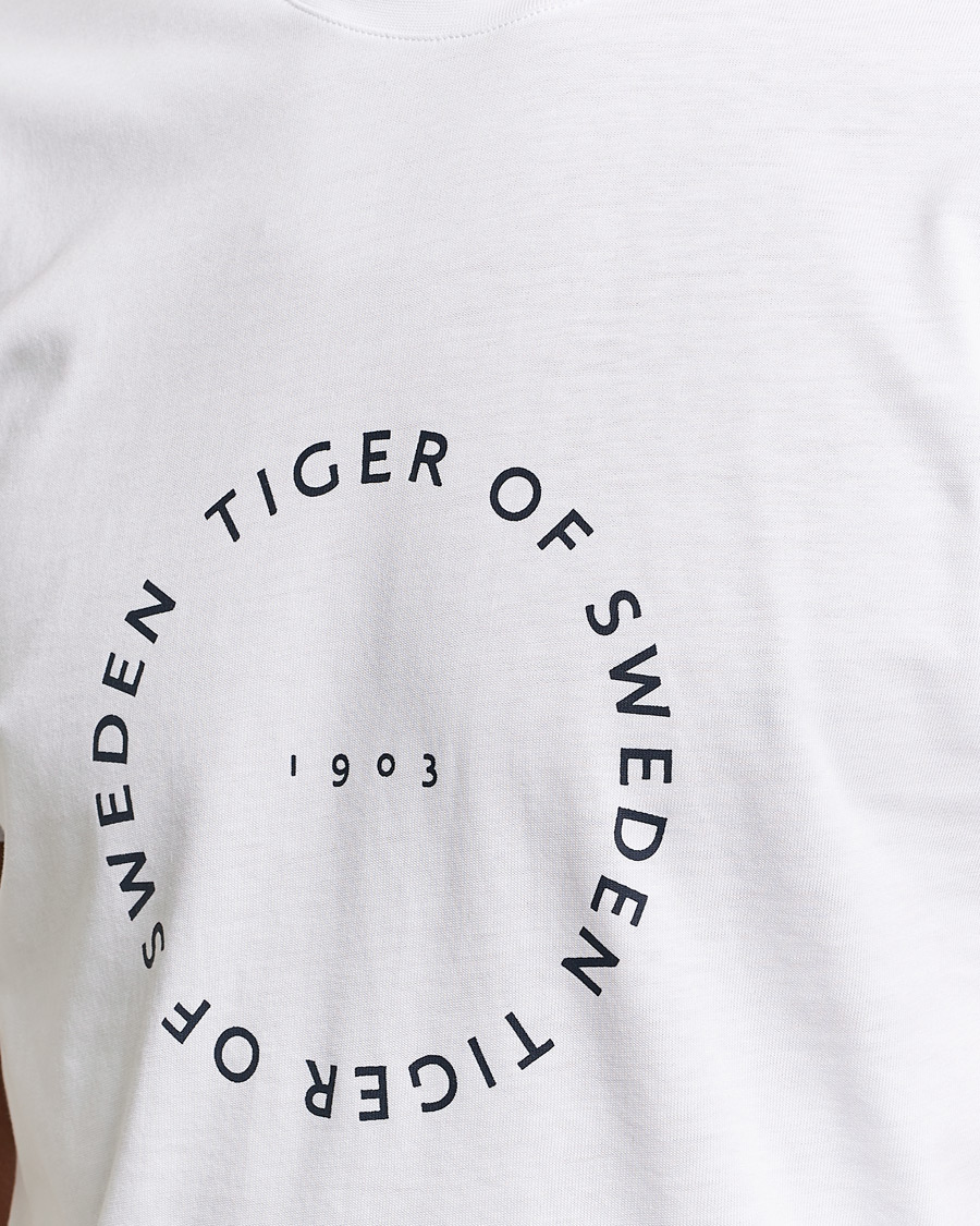 Mies | T-paidat | Tiger of Sweden | Dillan Crew Neck Logo T-Shirt Pure White