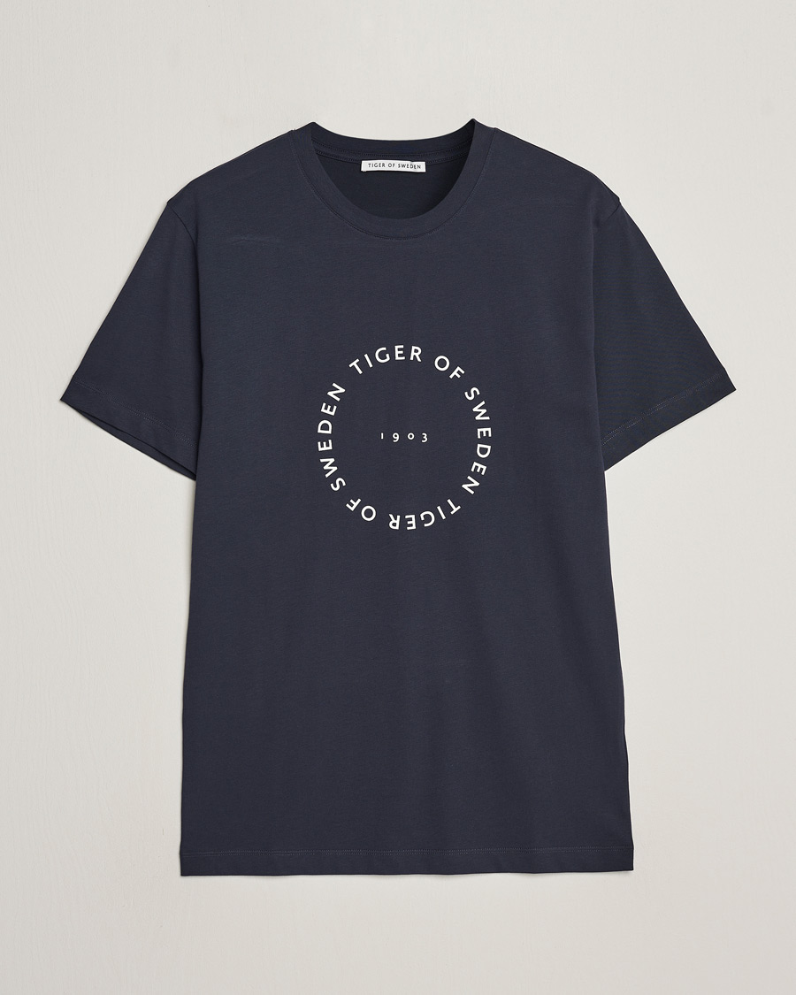 Mies | T-paidat | Tiger of Sweden | Dillan Crew Neck Logo T-Shirt Light Ink