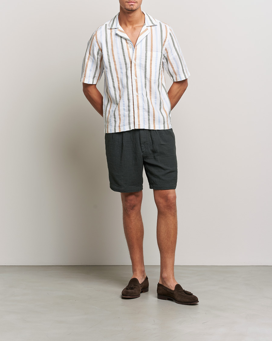 Mies | Shortsit | Oscar Jacobson | Tanker Pleated Crepe Cotton Shorts Green