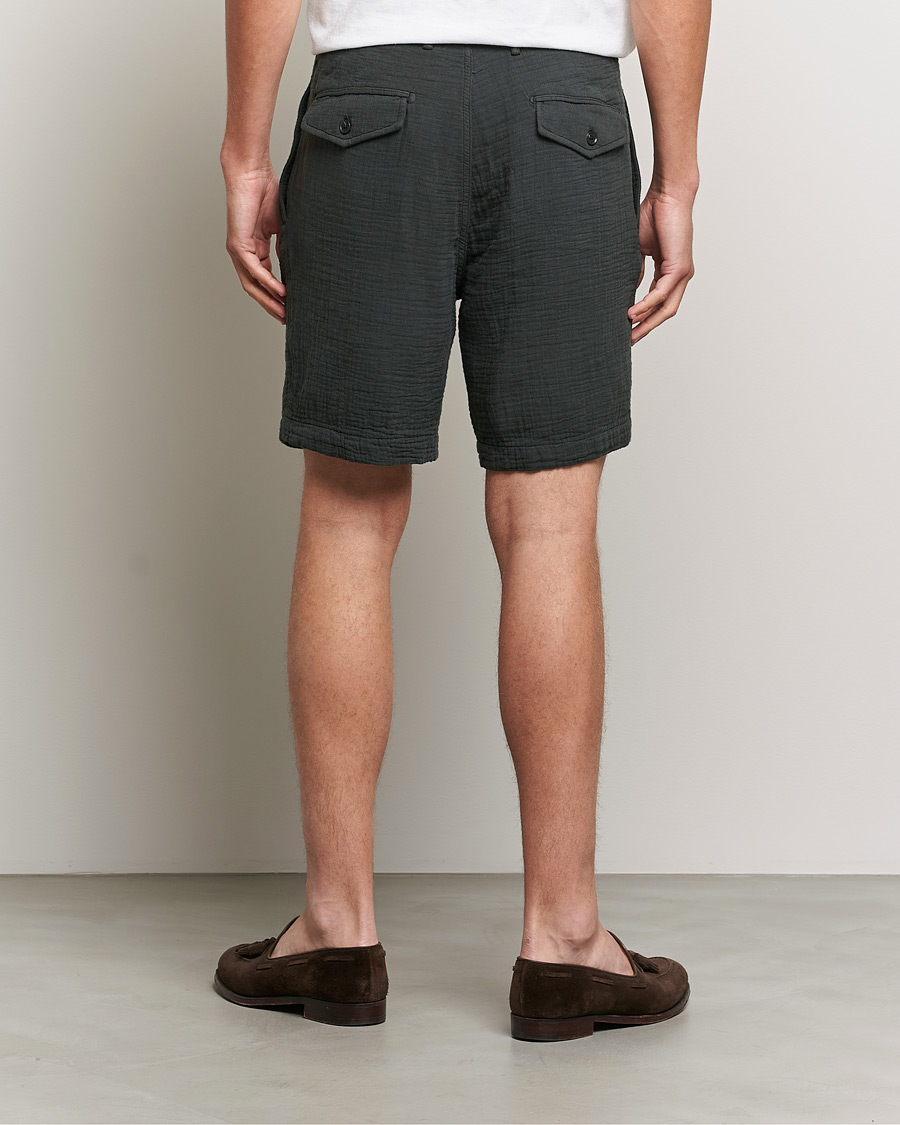 Mies | Shortsit | Oscar Jacobson | Tanker Pleated Crepe Cotton Shorts Green