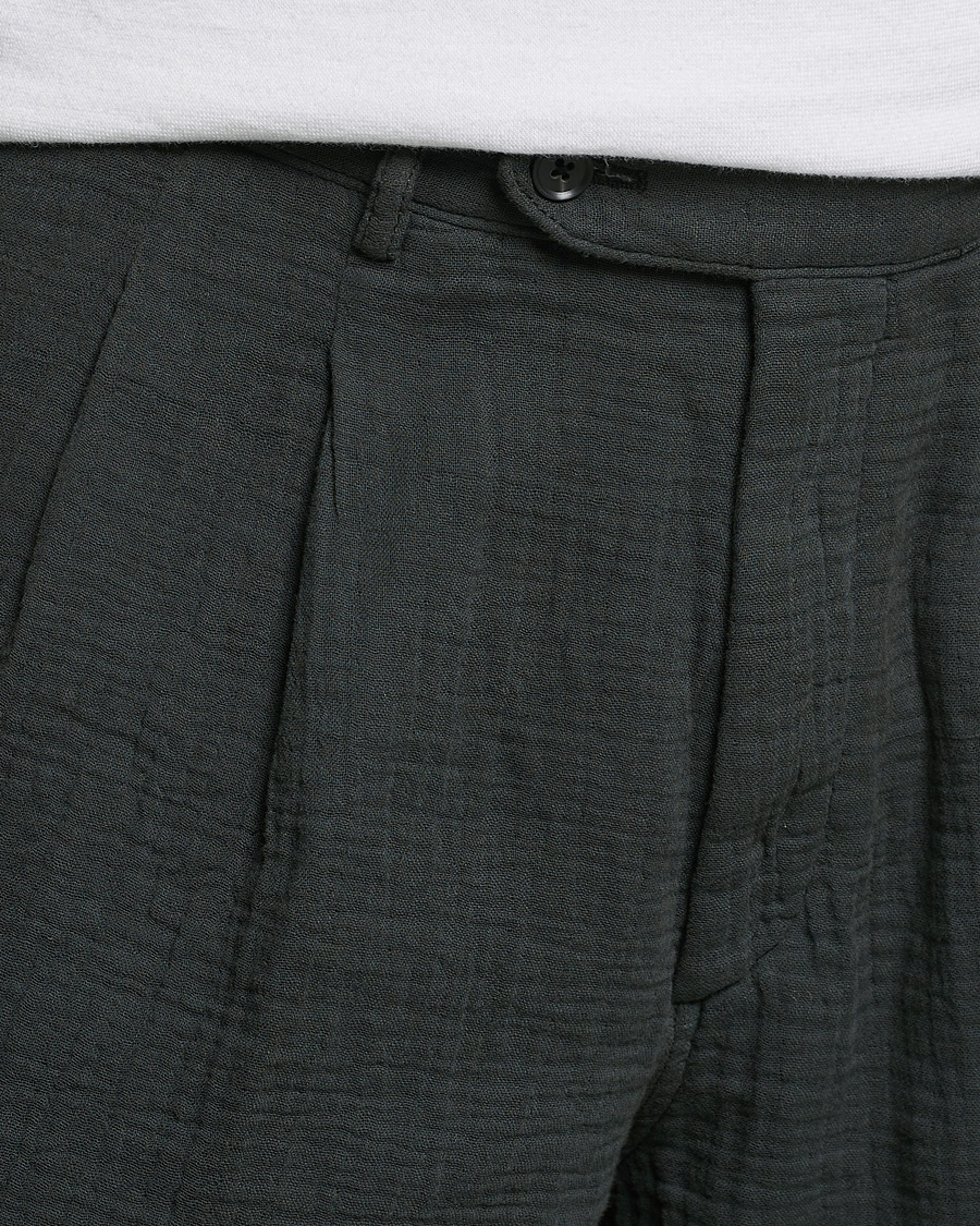 Mies | Shortsit | Oscar Jacobson | Tanker Pleated Crepe Cotton Shorts Green