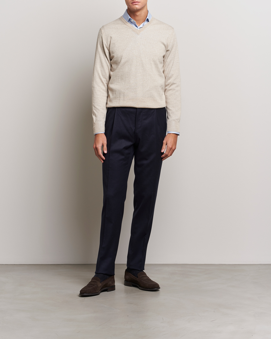 Mies | Puserot | Canali | Merino Wool V-Neck Light Beige