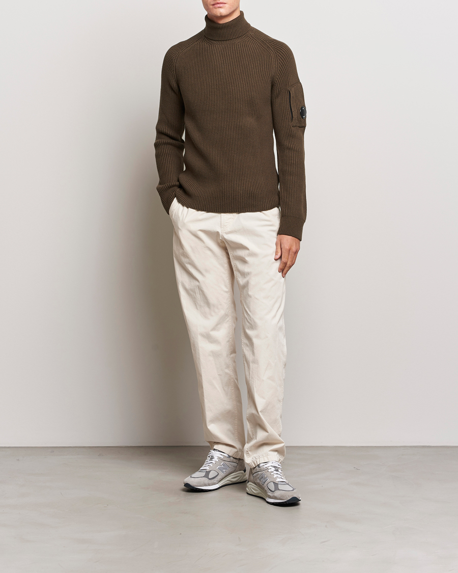 Mies | Puserot | C.P. Company | Full Rib Knitted Cotton Rollneck Brown