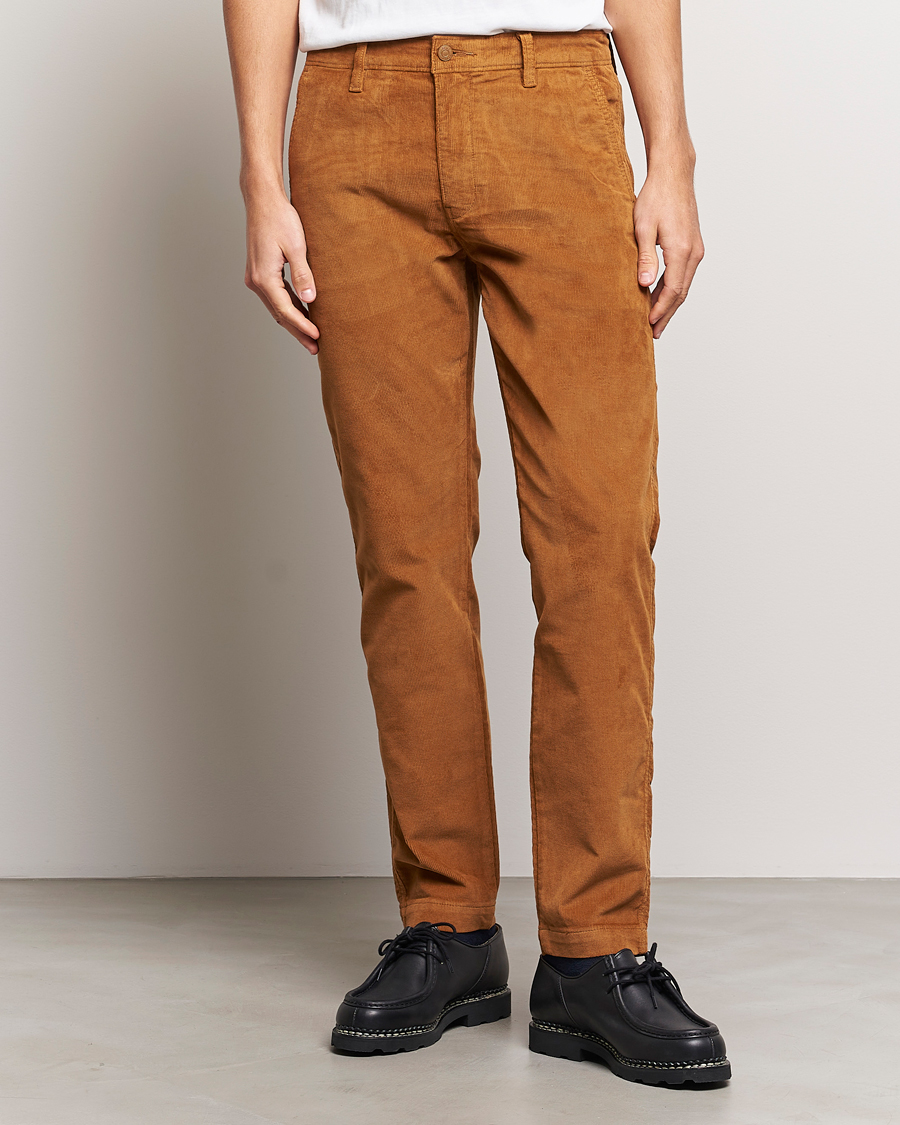 Mies | Housut | Levi's | Garment Dyed Stretch Corduroy Chino Monks Robe