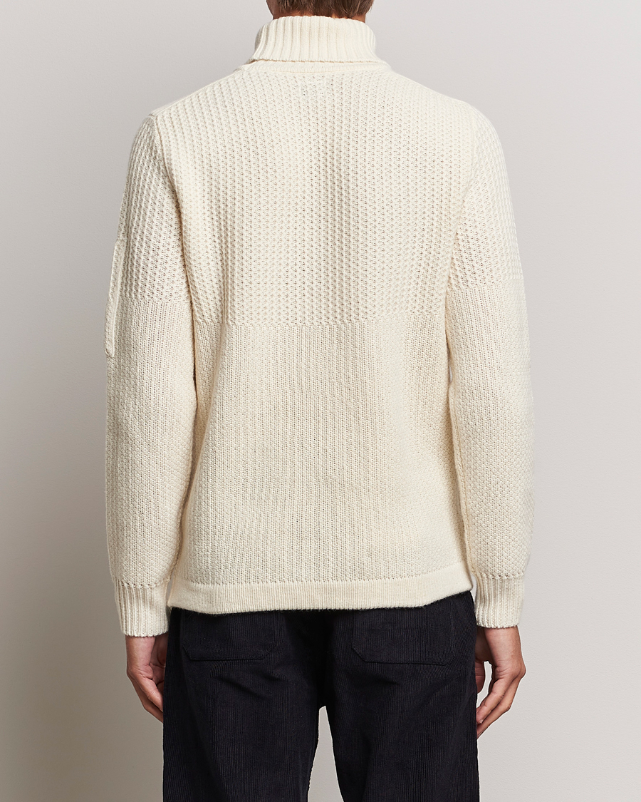 Mies | Puserot | C.P. Company | Heavy Knitted Lambswool Rollneck White