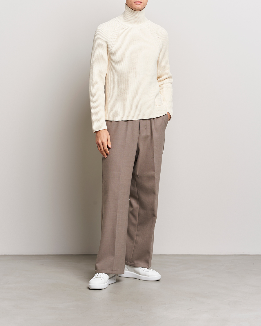 Mies | Puserot | AMI | Heavy Knitted Turtleneck Ivory