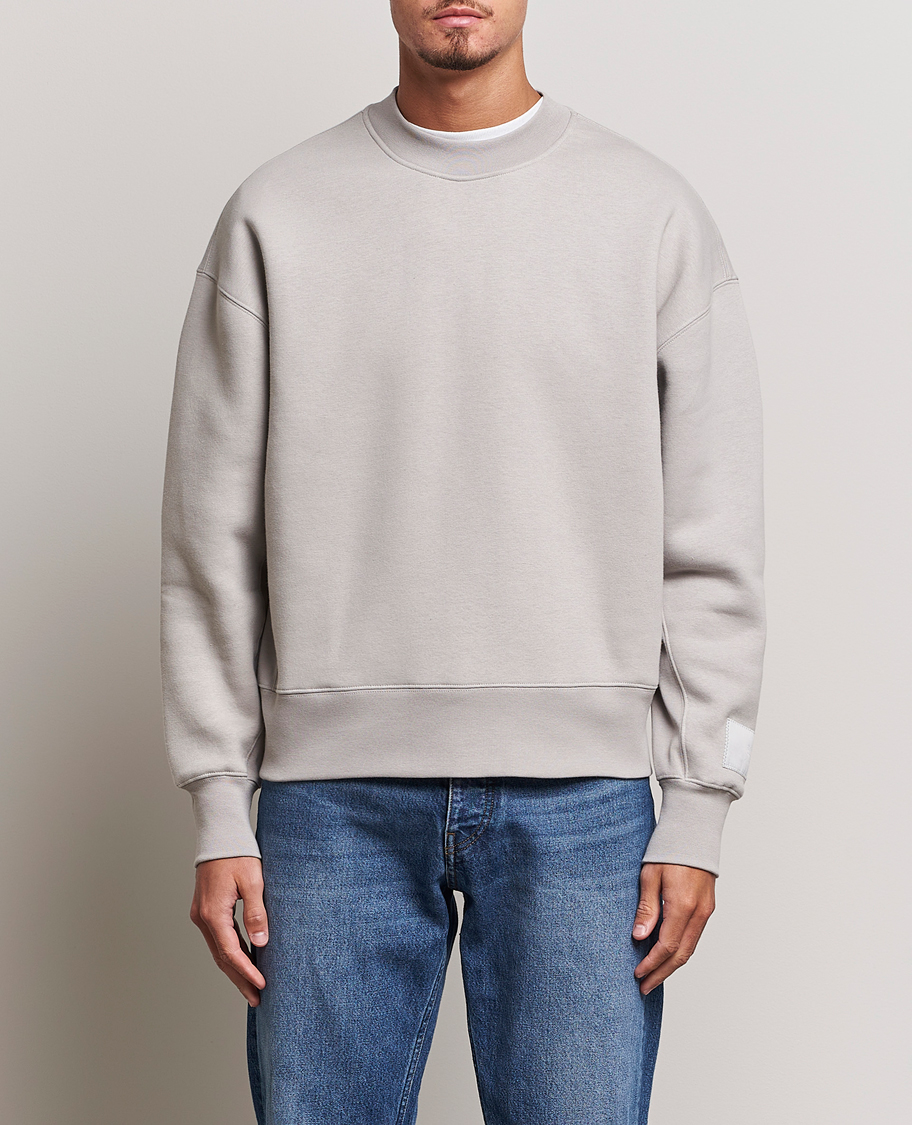 Mies | Puserot | AMI | Brushed Cotton Crew Neck Sweatshirt Pearl Grey
