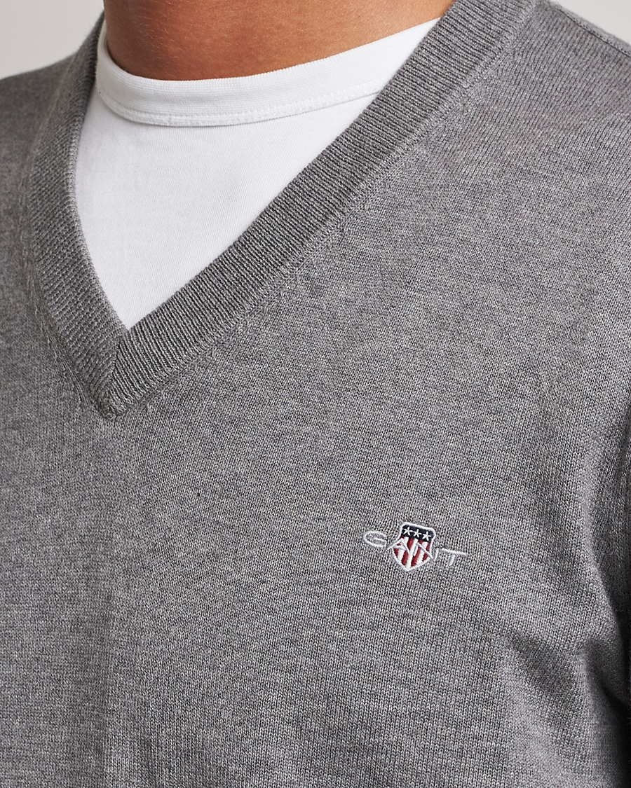 Mies | Puserot | Gant | Classic Cotton V-Neck Dark Grey Melange