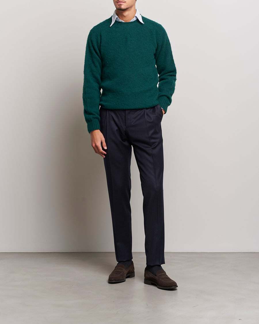 Mies | Puserot | Drake's | Brushed Shetland Crew Emerald Green