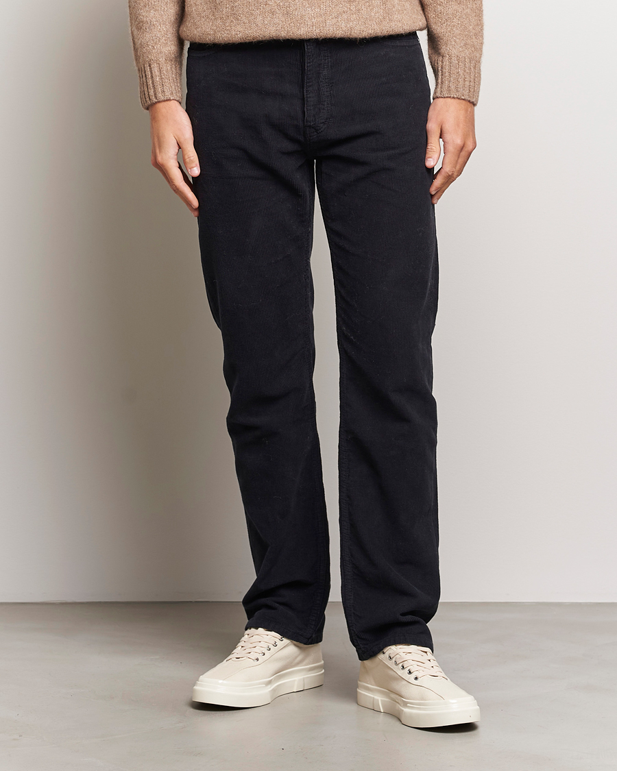 Mies | Vakosamettihousut | Filippa K | Straight Fit Garment Dyed Corduroy Pants Black