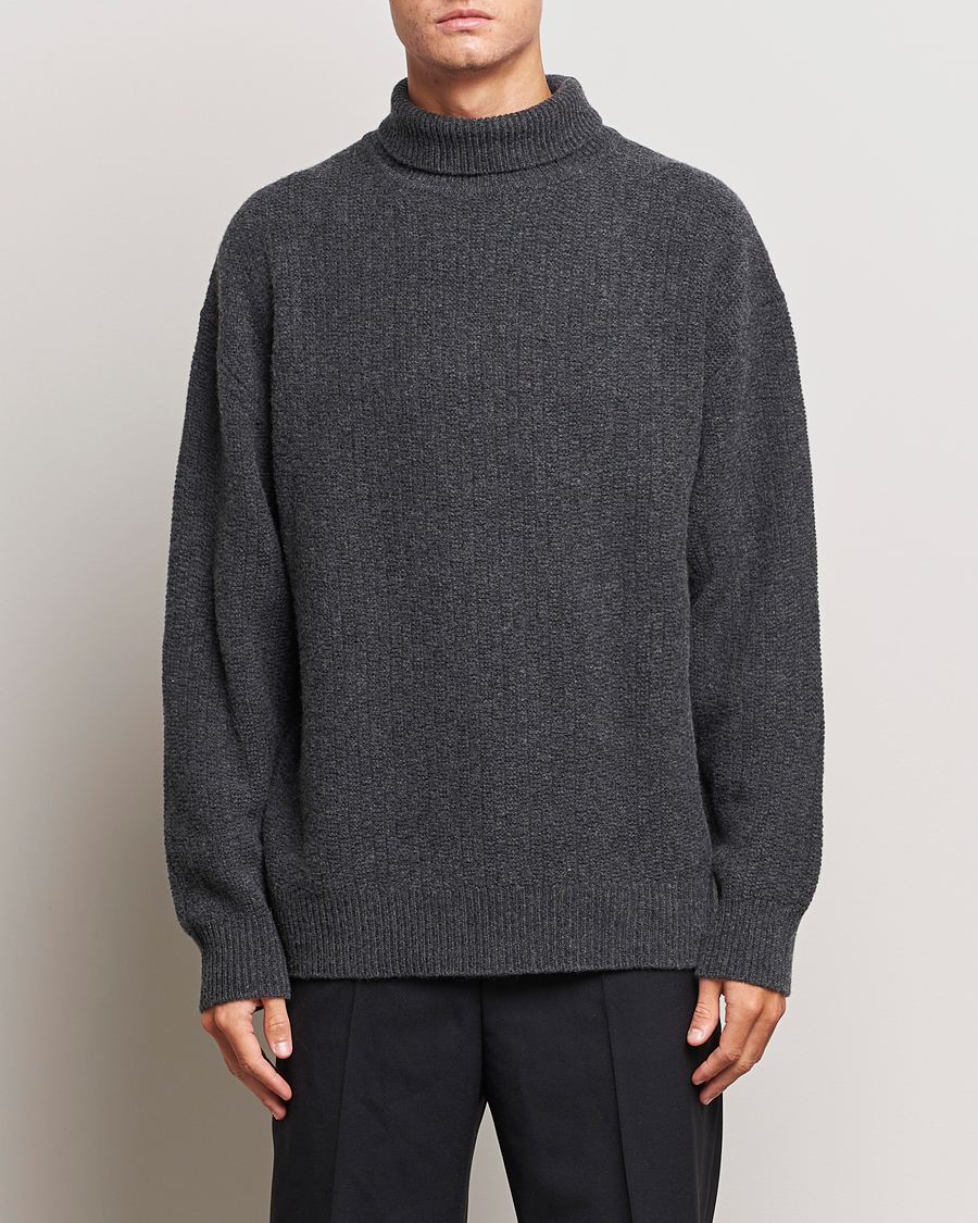 Mies | Poolot | Filippa K | Wool Structured Polo Anthracite Melange