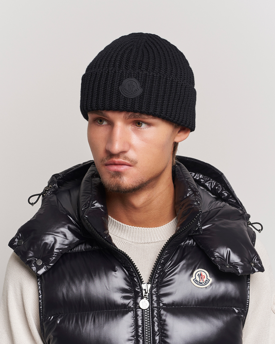 Mies | Moncler Tonal Logo Beanie Black | Moncler | Tonal Logo Beanie Black