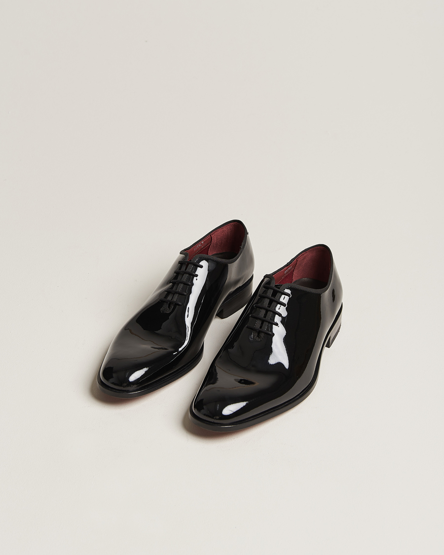 Mies | Lakerikengät | Loake Shoemakers | Regal Patent Wholecut Black