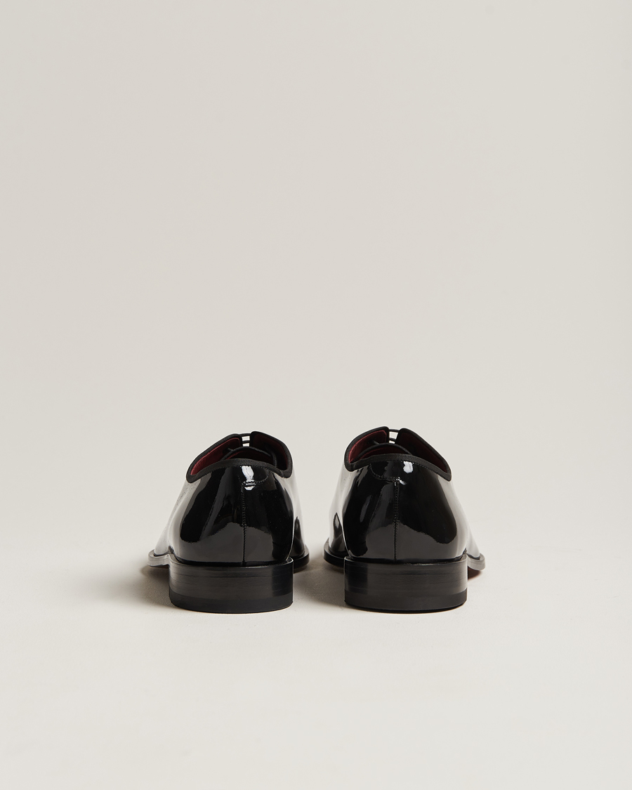 Mies | Lakerikengät | Loake Shoemakers | Regal Patent Wholecut Black