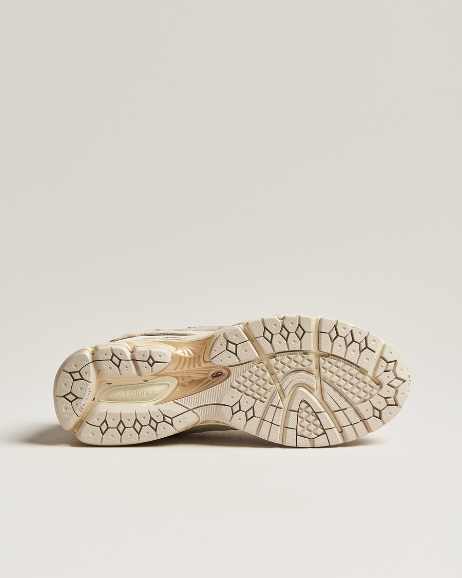 Mies | New Balance 2002R Protection Pack Sneakers Sandstone | New Balance | 2002R Protection Pack Sneakers Sandstone