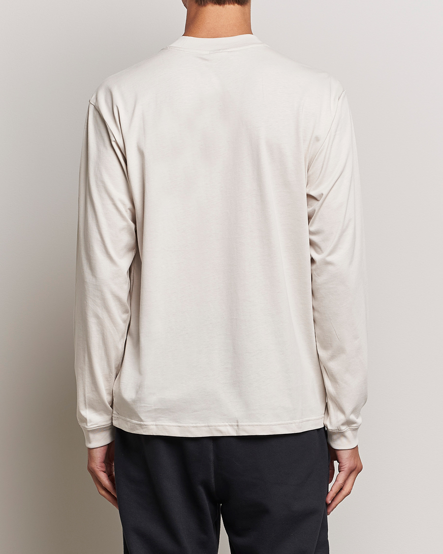 Mies | T-paidat | New Balance | Varsity Sweatshirt Medium Grey