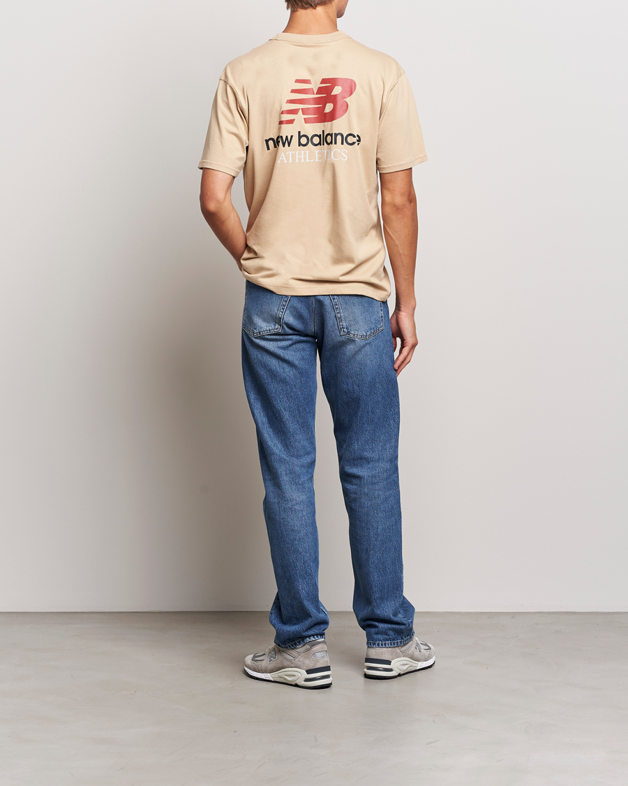 Mies | T-paidat | New Balance | Athletics Graphic T-Shirt Incense