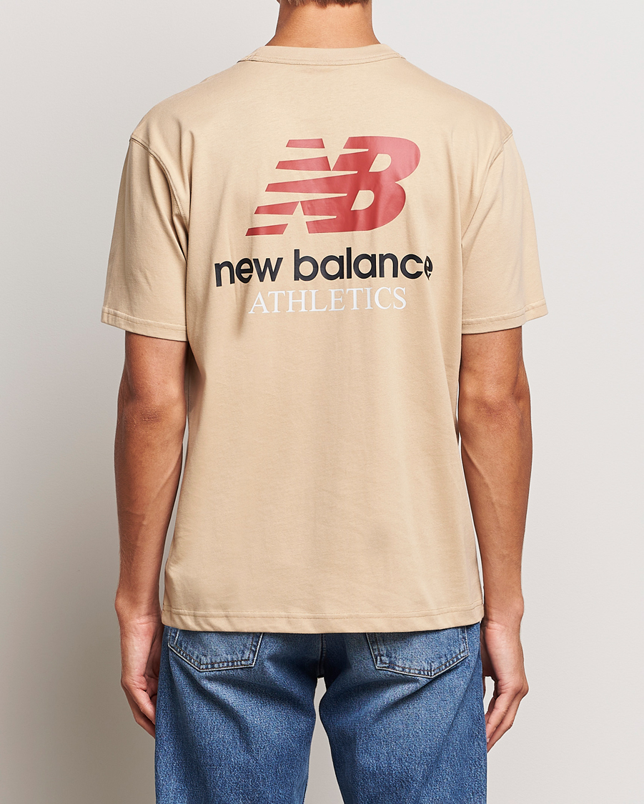 Mies | T-paidat | New Balance | Athletics Graphic T-Shirt Incense