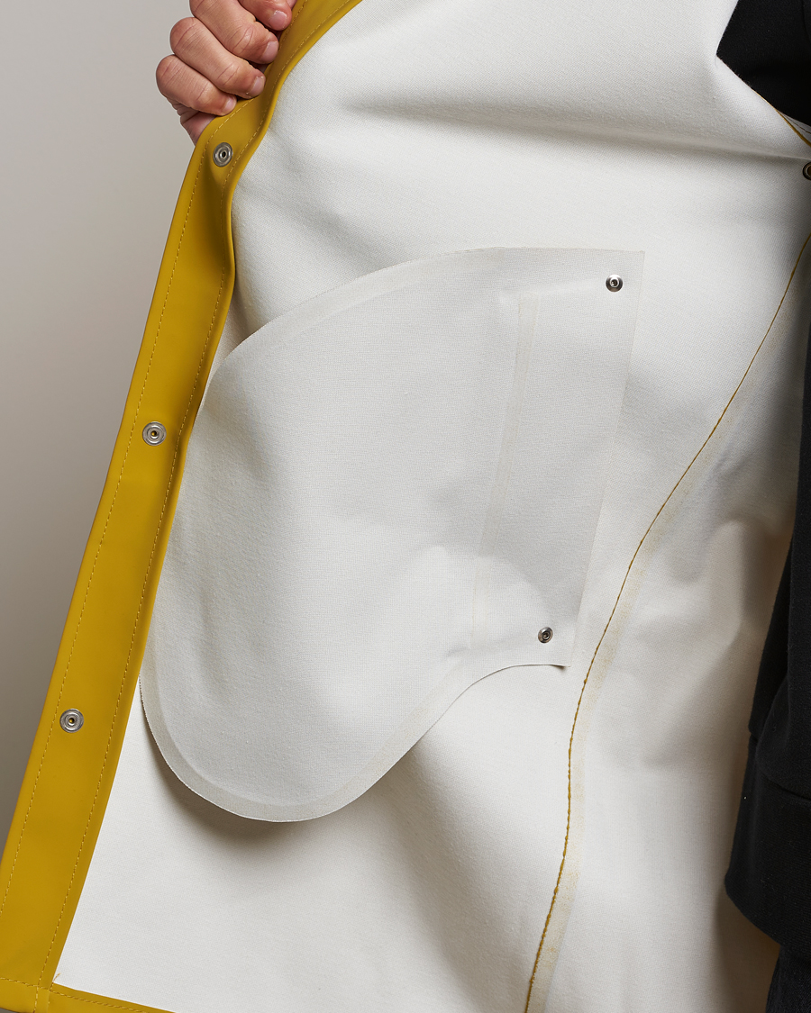 Mies | Takit | Stutterheim | Stockholm Raincoat Suede Gold