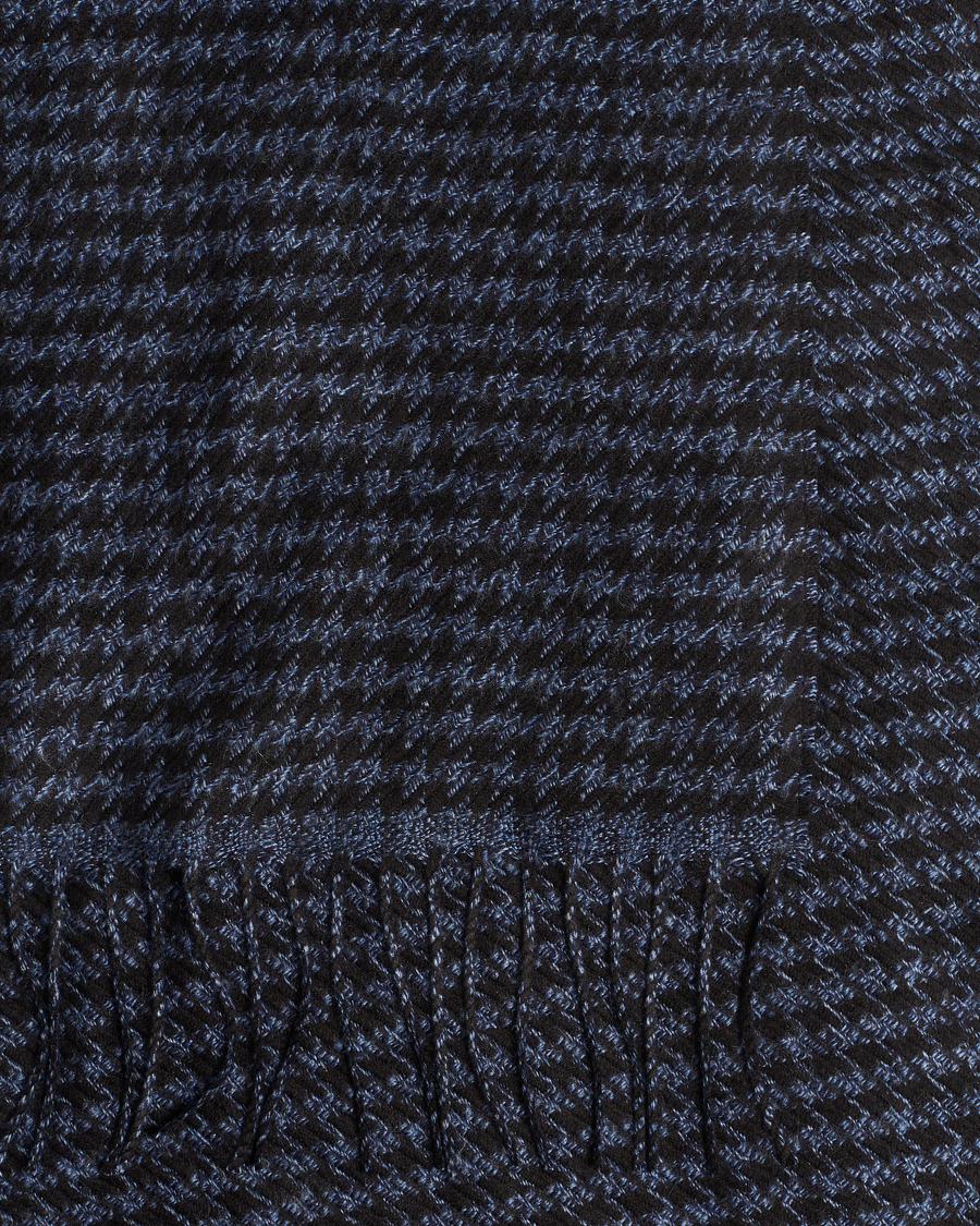 Mies | Piacenza Cashmere Cashmere/Silk Houndstooth Scarf Dark Blue | Piacenza Cashmere | Cashmere/Silk Houndstooth Scarf Dark Blue