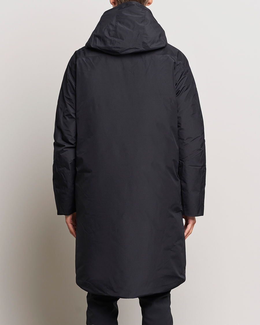 Mies | Takit | Peak Performance | X16 GORE-TEX Parka Black