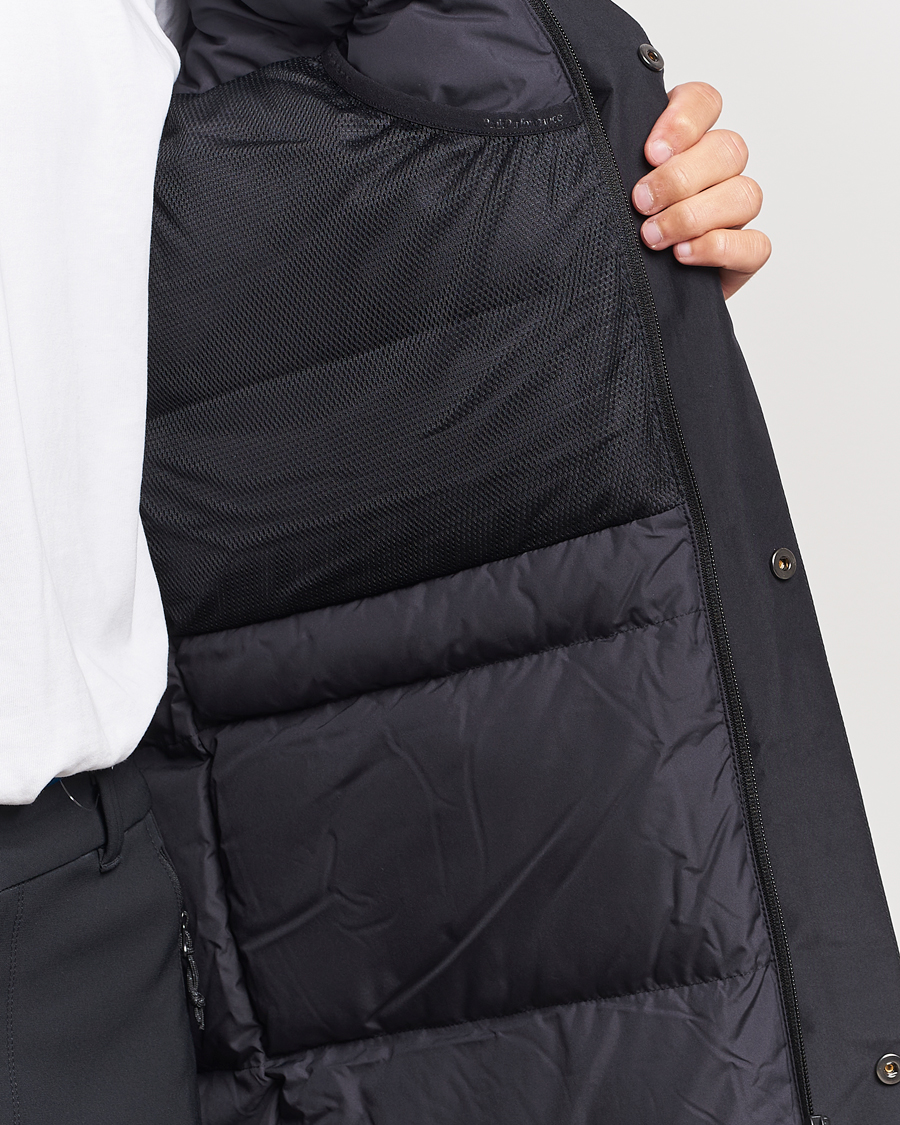 Mies | Takit | Peak Performance | X16 GORE-TEX Parka Black