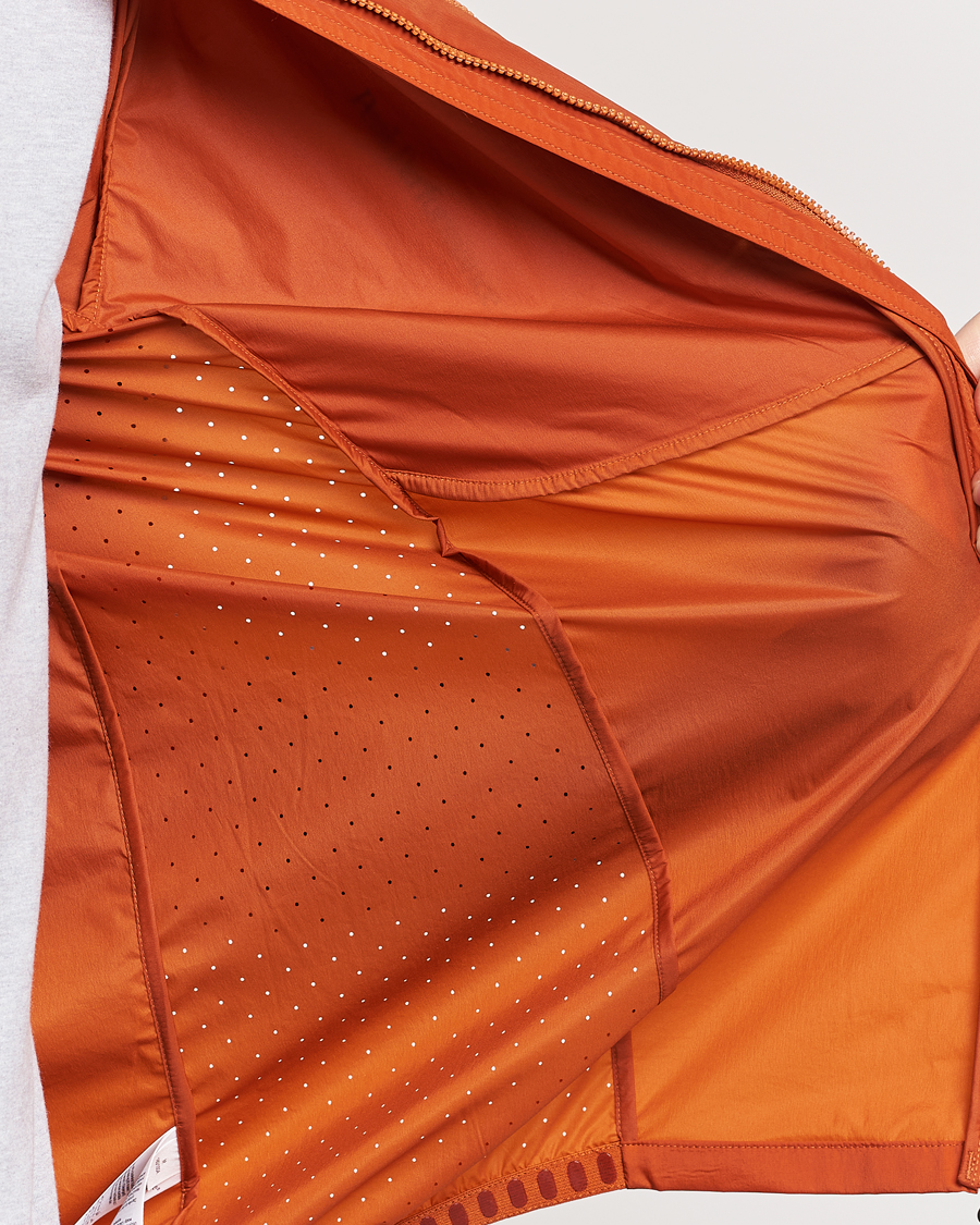 Mies | Takit | Peak Performance | Vislight Wind Jacket Gold Flame/Motion Grey