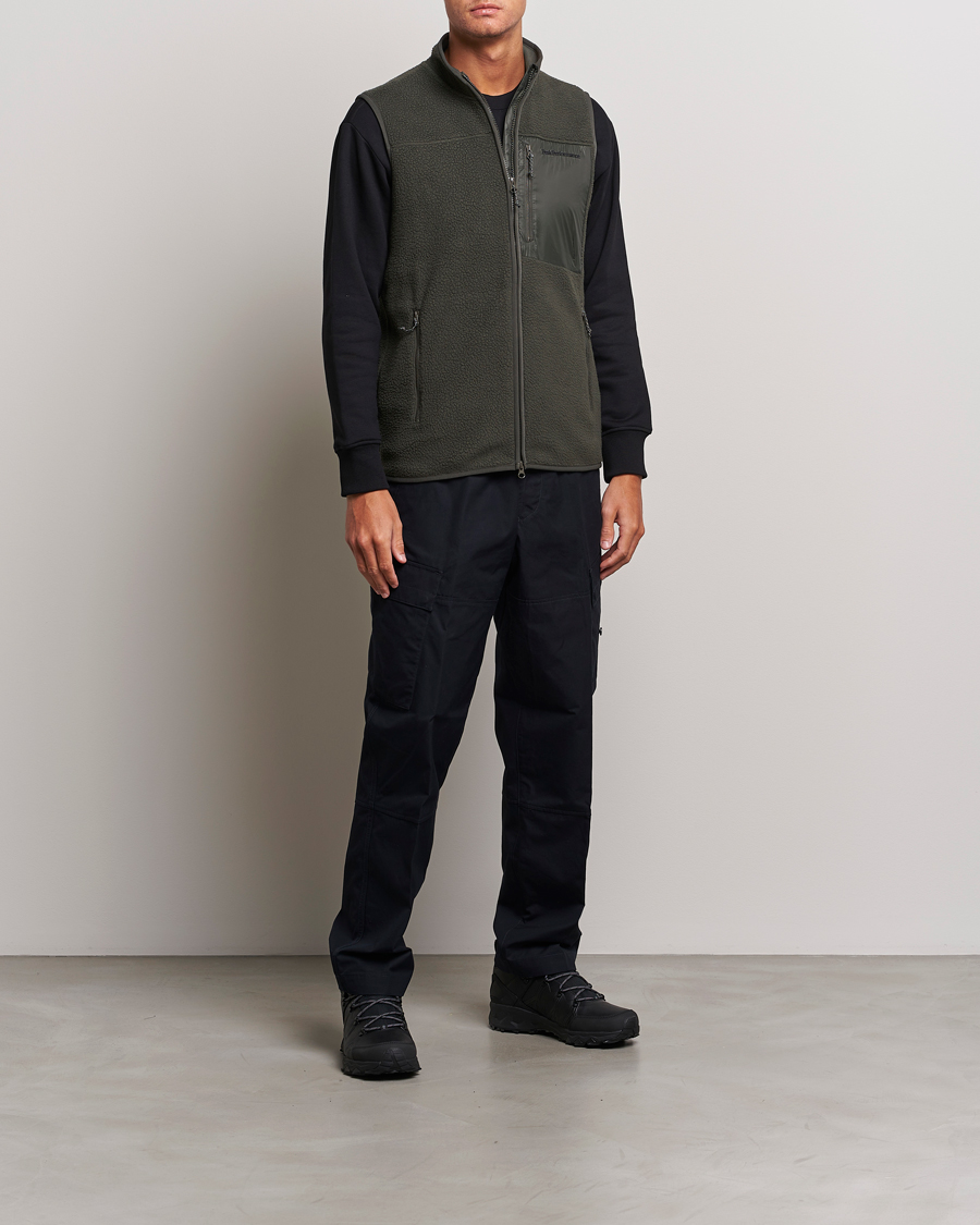 Mies | Ulkoliivit | Peak Performance | Pile Vest Olive Extreme
