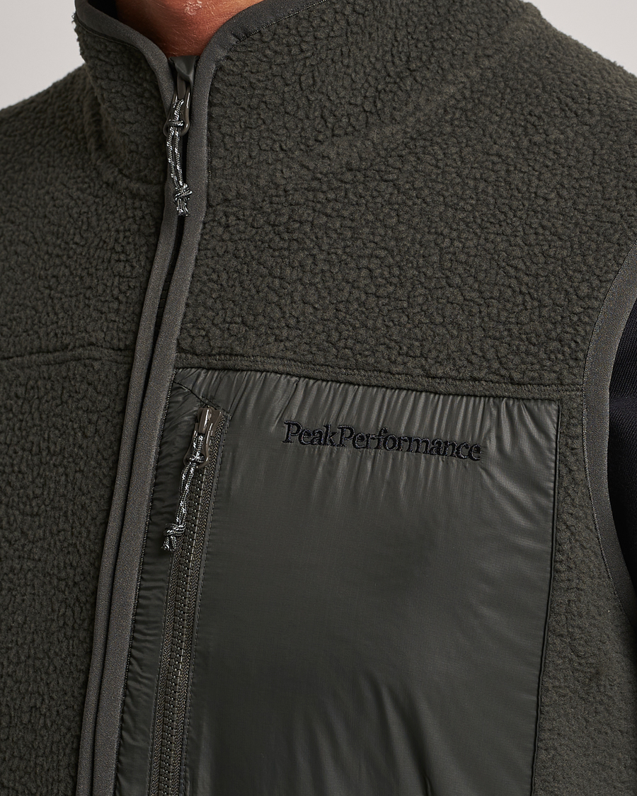 Mies | Ulkoliivit | Peak Performance | Pile Vest Olive Extreme