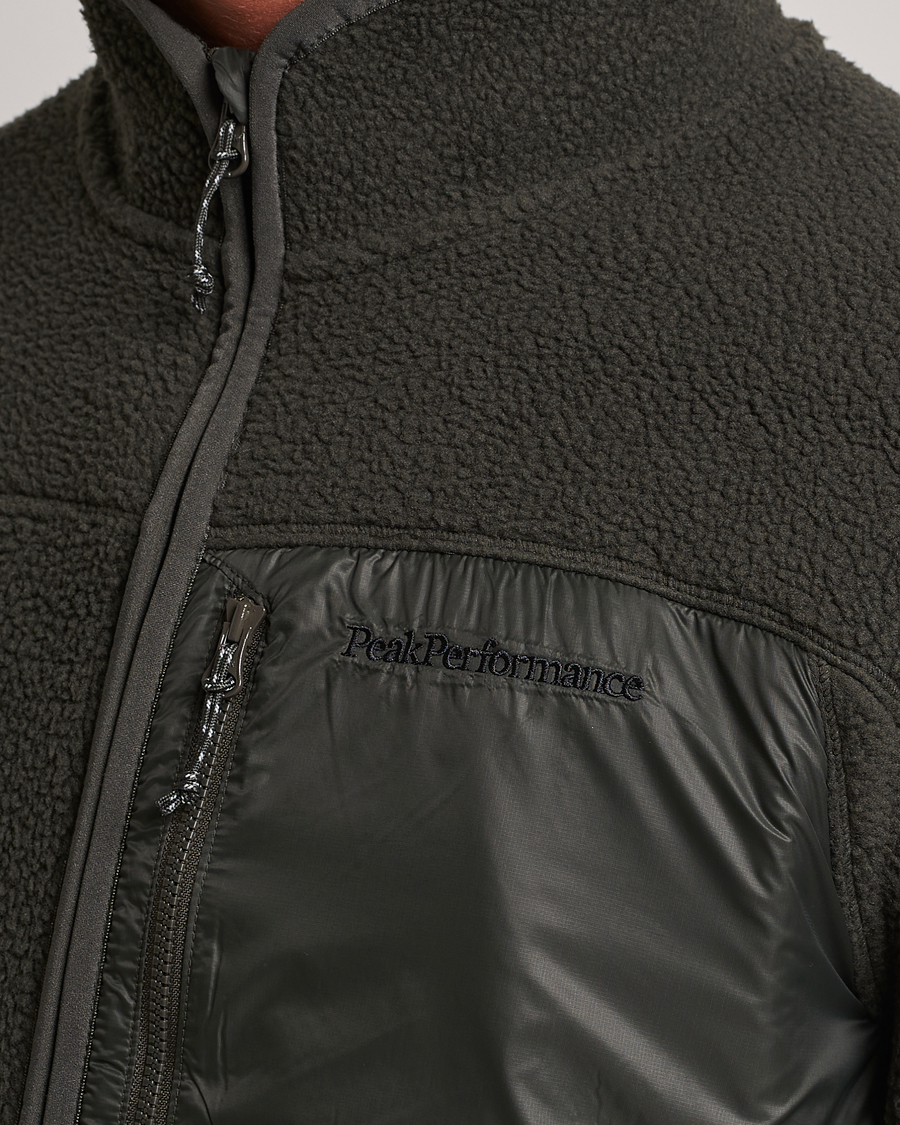Mies | Puserot | Peak Performance | Pile Full Zip Olive Extreme