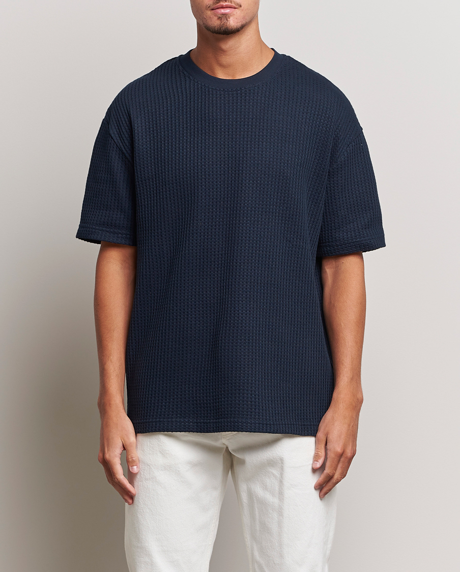 Mies | T-paidat | Samsøe Samsøe | Samsøe & Samsøe Dino Waffle Knitted Crew Neck T-Shirt Salute Navy