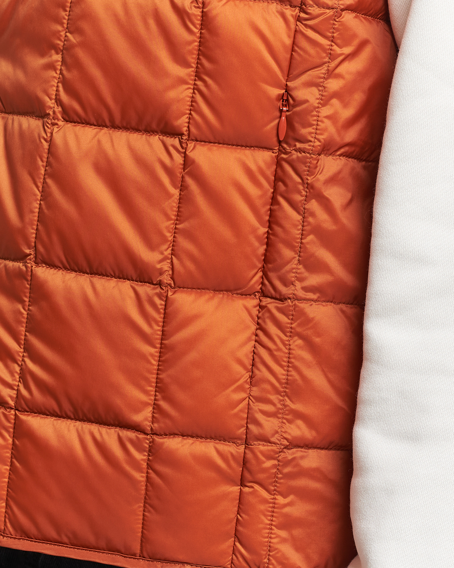 Mies | Takit | TAION | V-Neck Lightweight Down Vest Brick Orange