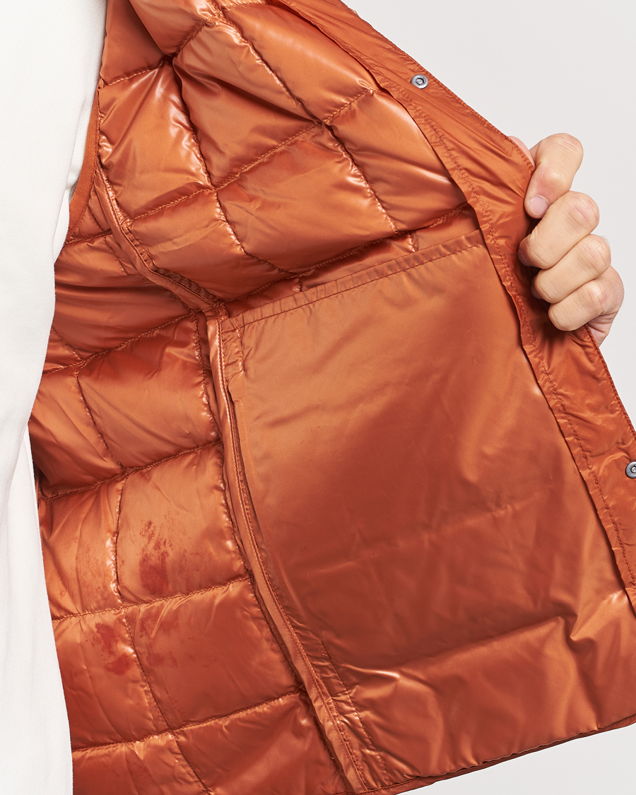 Mies | Takit | TAION | V-Neck Lightweight Down Vest Brick Orange