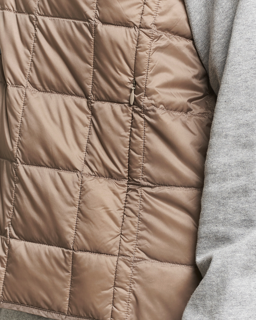 Mies | Takit | TAION | V-Neck Lightweight Down Vest Khaki